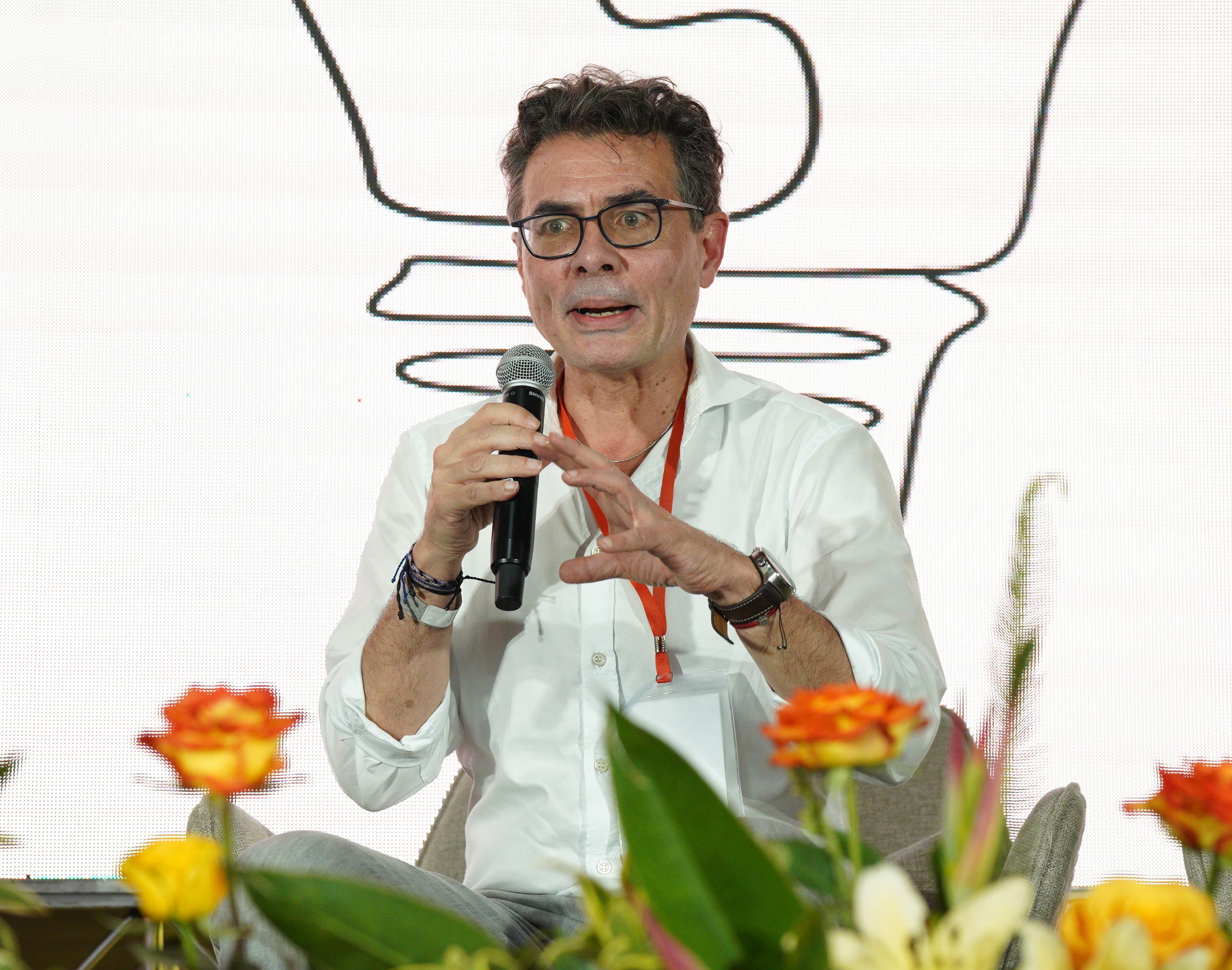 Alejandro Gaviria advirtió que las emociones están hackeando la política moderna y que quienes creen en la razón deben resistir con paciencia. | Foto: Prisa Media