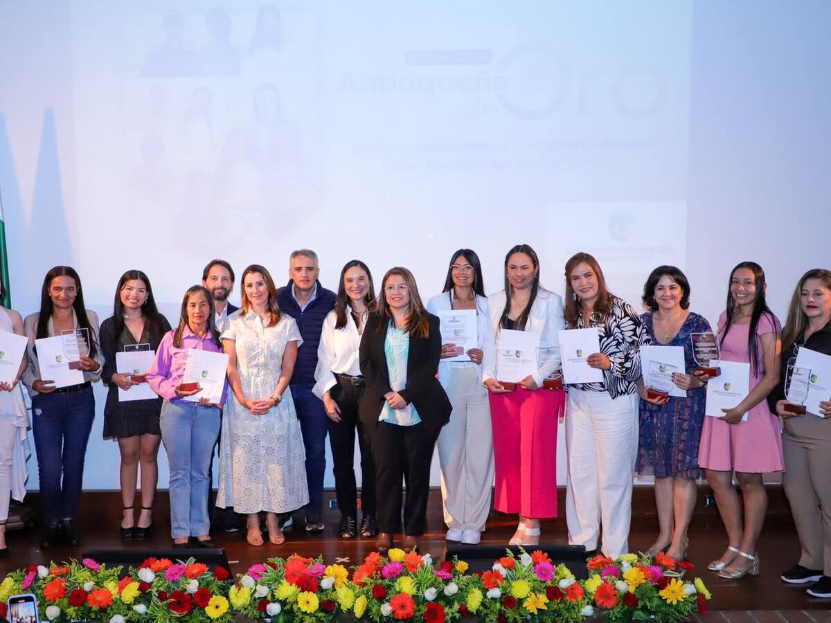 Se entregaron 10 reconocimientos en la edición 2024 del galardón Antioqueña de Oro