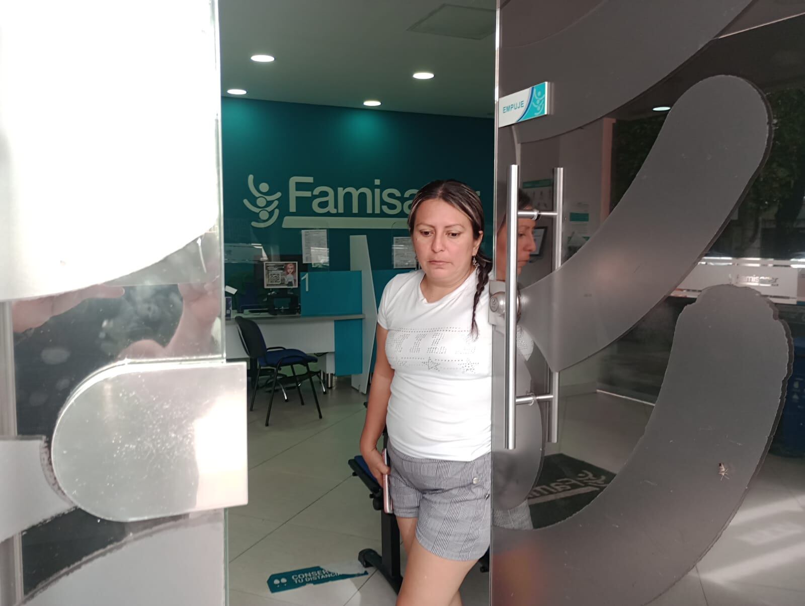 La mujer denuncia que la EPS ha incumplido con los traslados. Foto Caracol Radio Neiva.