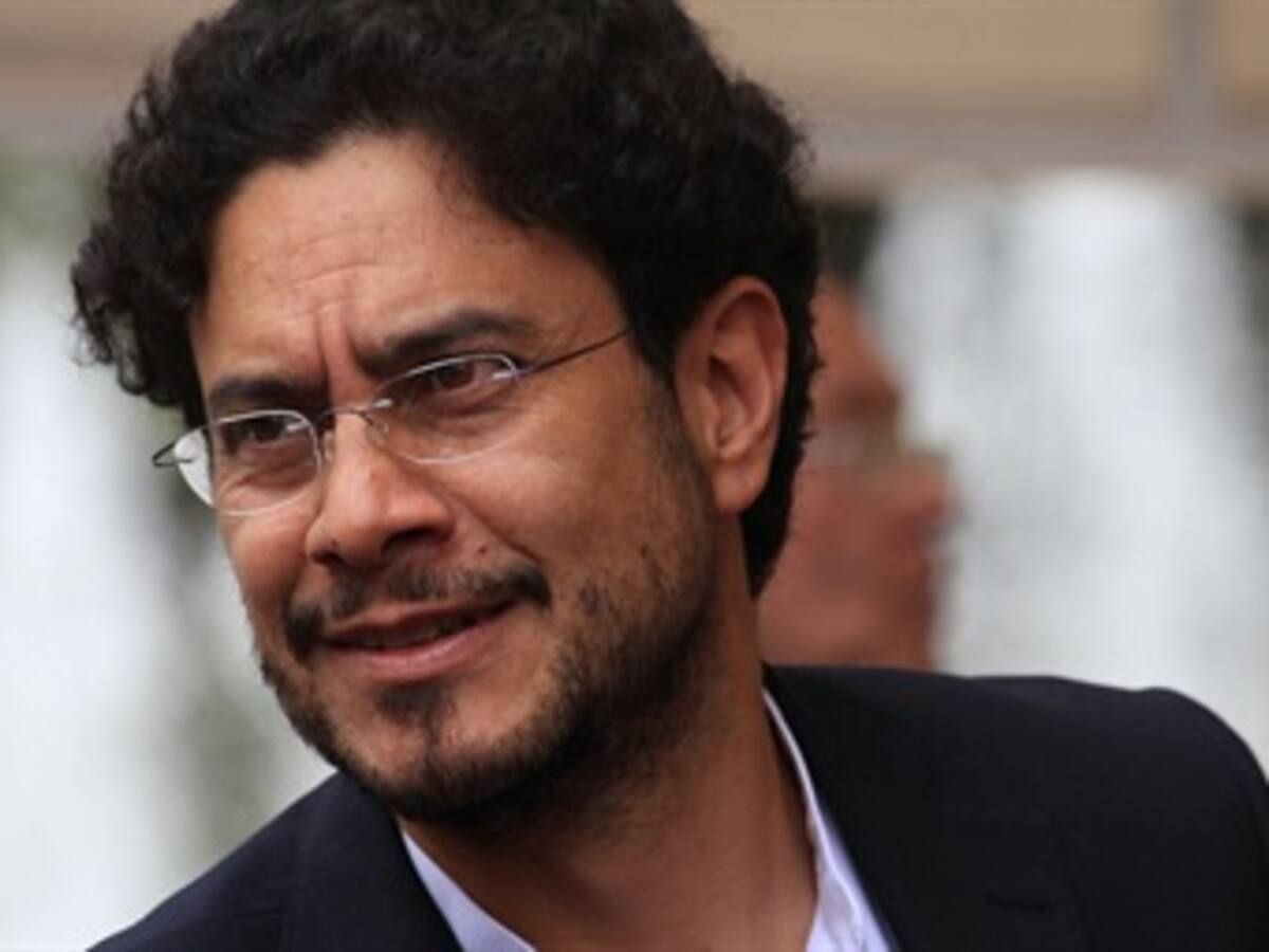 Políticos, artistas y organizaciones piden iniciar diálogos con el ELN