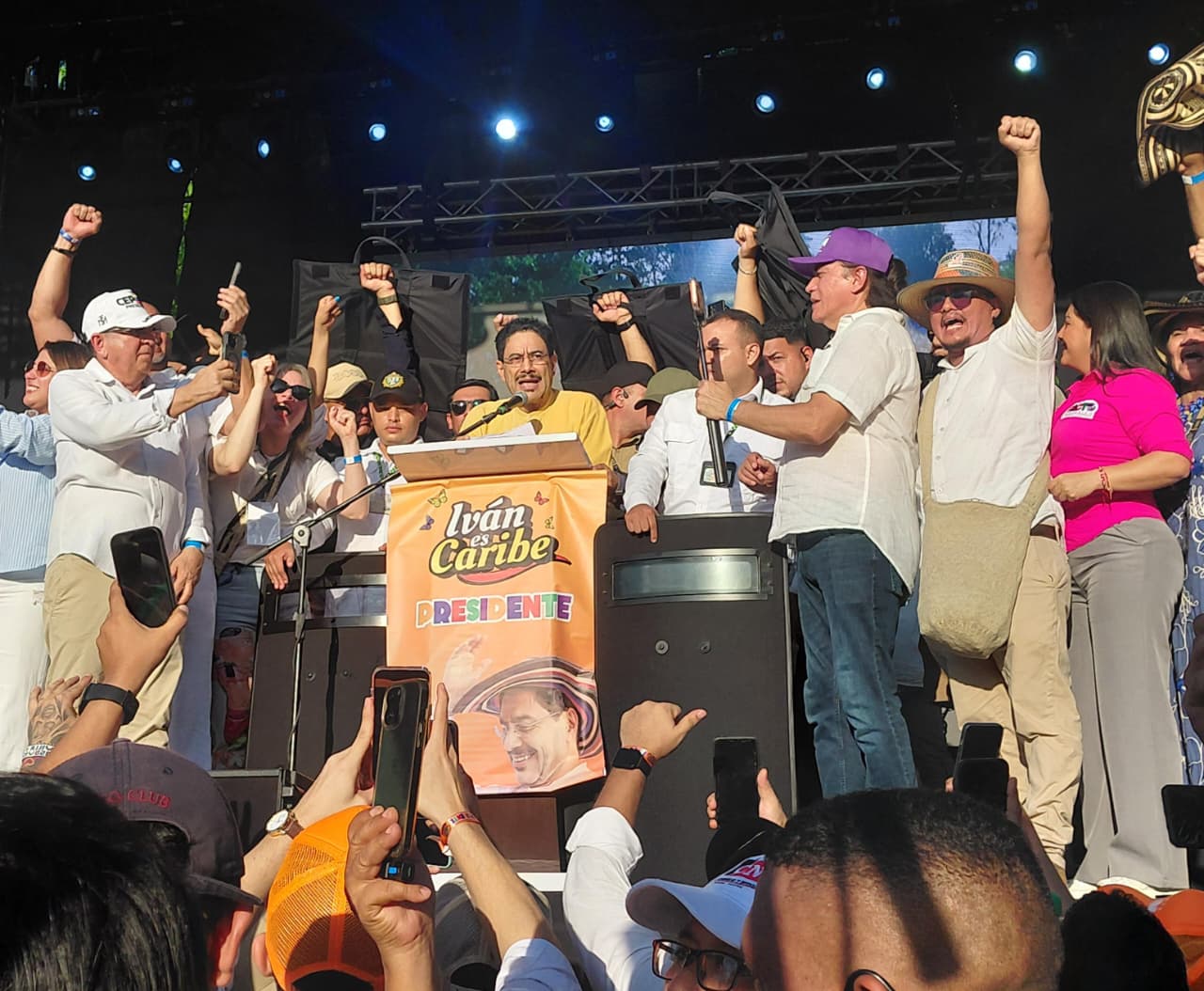 “Esta es una reunión para coordinar el día 31 de mayo”: Cepeda en medio de masiva concentración en Montería. Foto: Caracol Radio/Claudia Hernández.