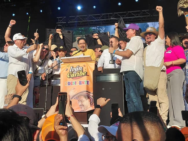 “Esta es una reunión para coordinar el día 31 de mayo”: Cepeda en medio de masiva concentración en Montería. Foto: Caracol Radio/Claudia Hernández.