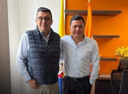 El alcalde de Nobsa, Ricardo Granados, y el director del Invías, Juan Camilo Ostos / Foto: Suministrada.