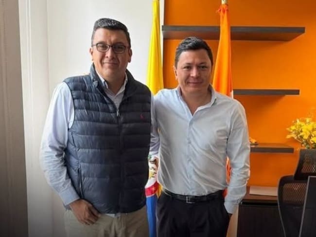 El alcalde de Nobsa, Ricardo Granados, y el director del Invías, Juan Camilo Ostos / Foto: Suministrada.