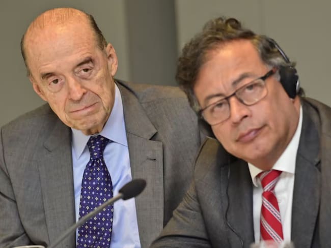Álvaro Leyva y Gustavo Petro | Foto: Presidencia de Colombia