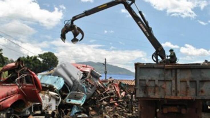 Contralor denuncia atrasos en chatarrización de buses viejos