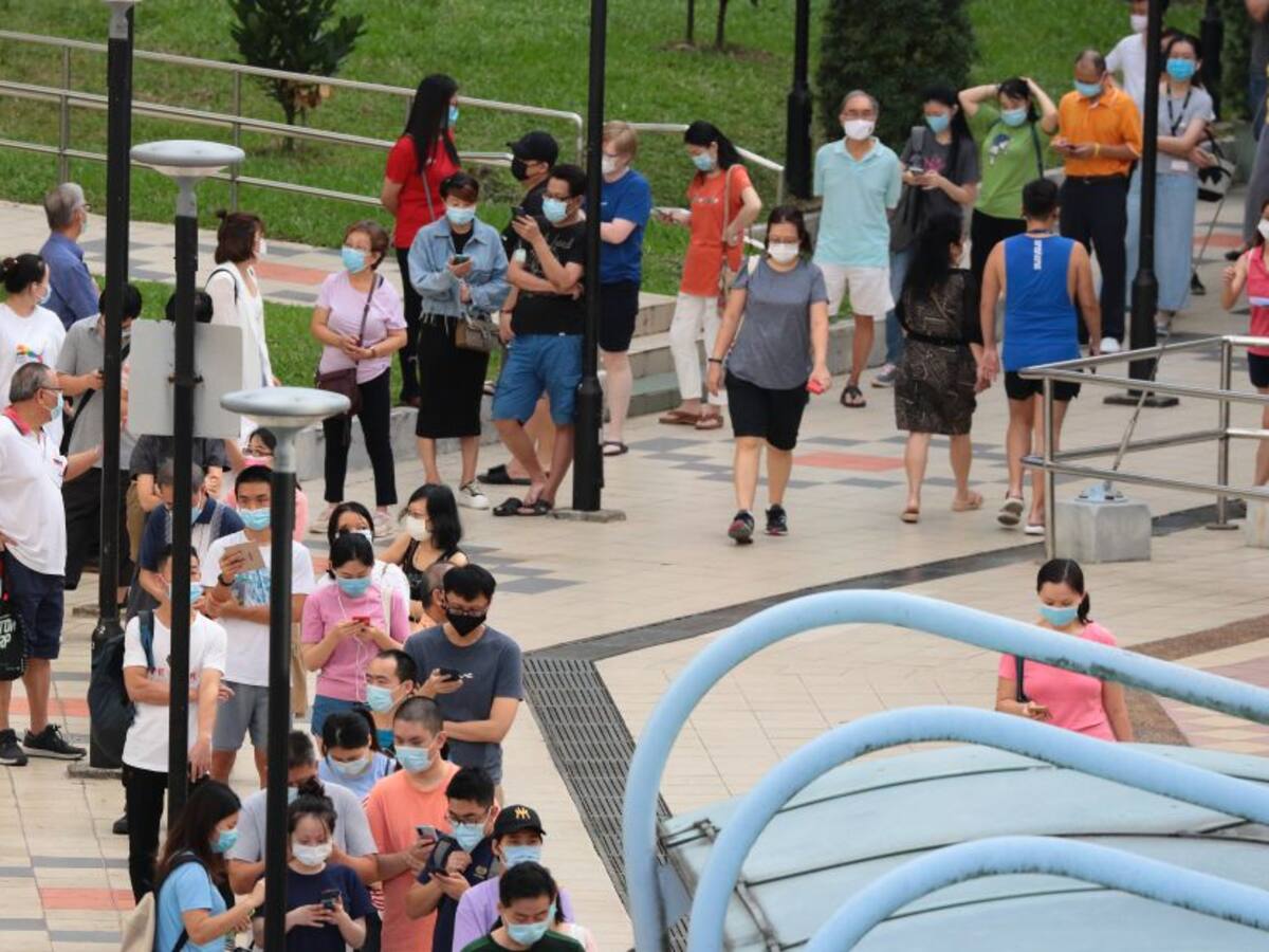 “No vamos a destruir el COVID-19, viviremos con él”: Singapur