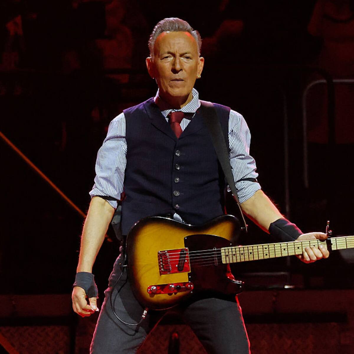 El músico Bruce Springsteen arremete contra Donald Trump en el penúltimo programa de Stephen Colbert