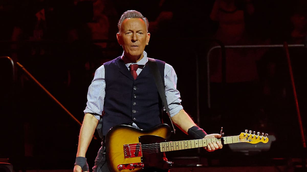 El músico Bruce Springsteen arremete contra Donald Trump en el penúltimo programa de Stephen Colbert