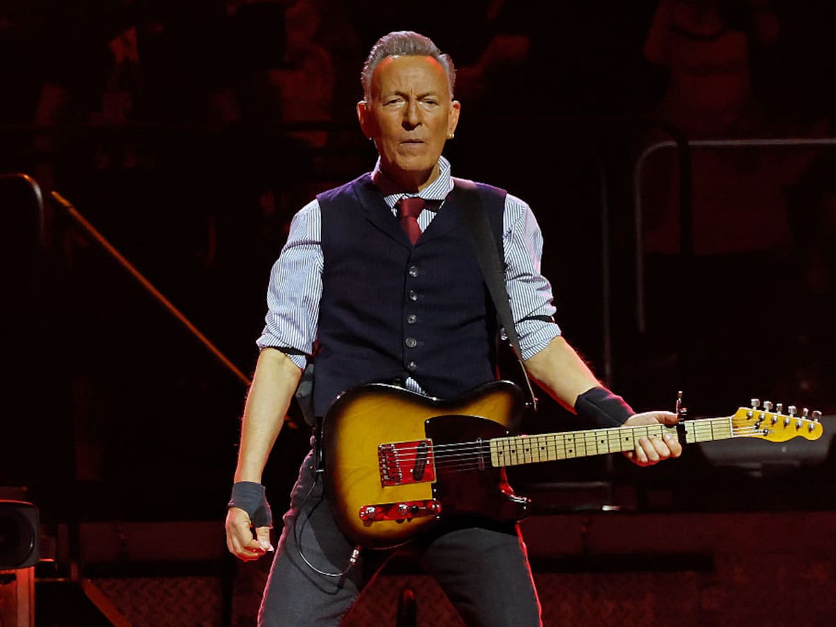 El músico Bruce Springsteen arremete contra Donald Trump en el penúltimo programa de Stephen Colbert
