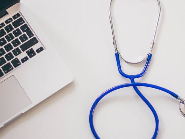 La App que conectada con un estetoscopio determina el ritmo cardiaco de una persona