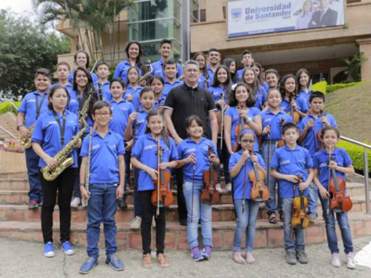 Con niños de sectores humildes conformaron orquesta sinfónica
