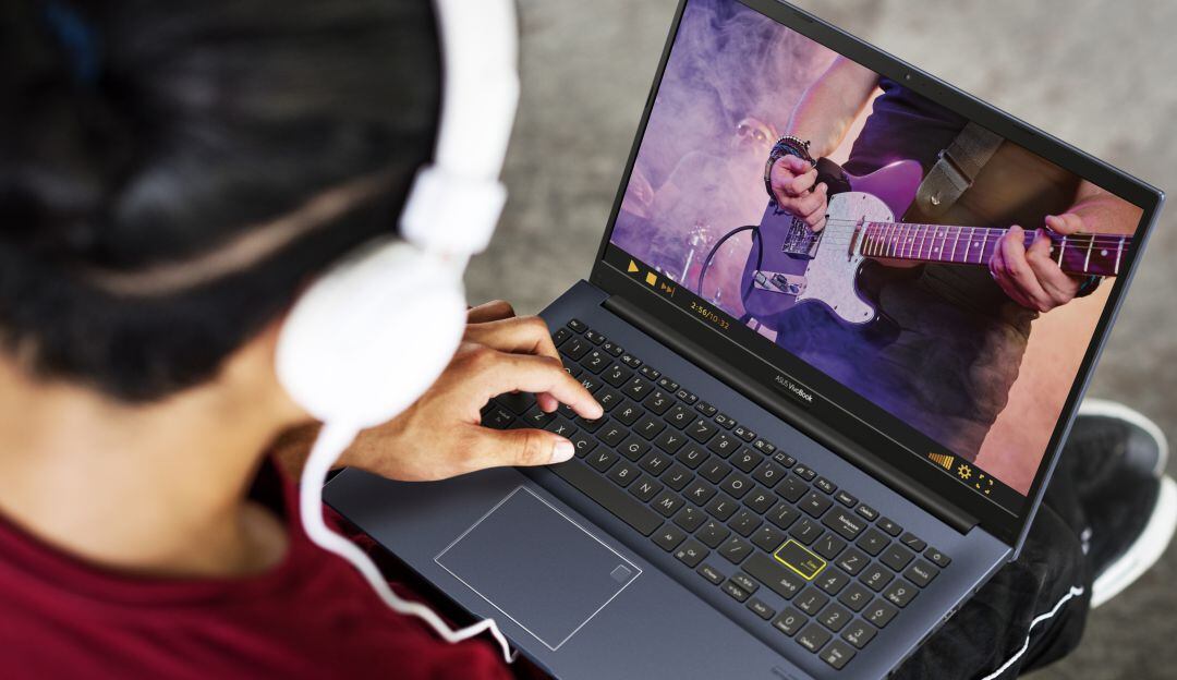 Un disco duro de estado sólido, pantalla y puertos hacen parte de las características a considerar