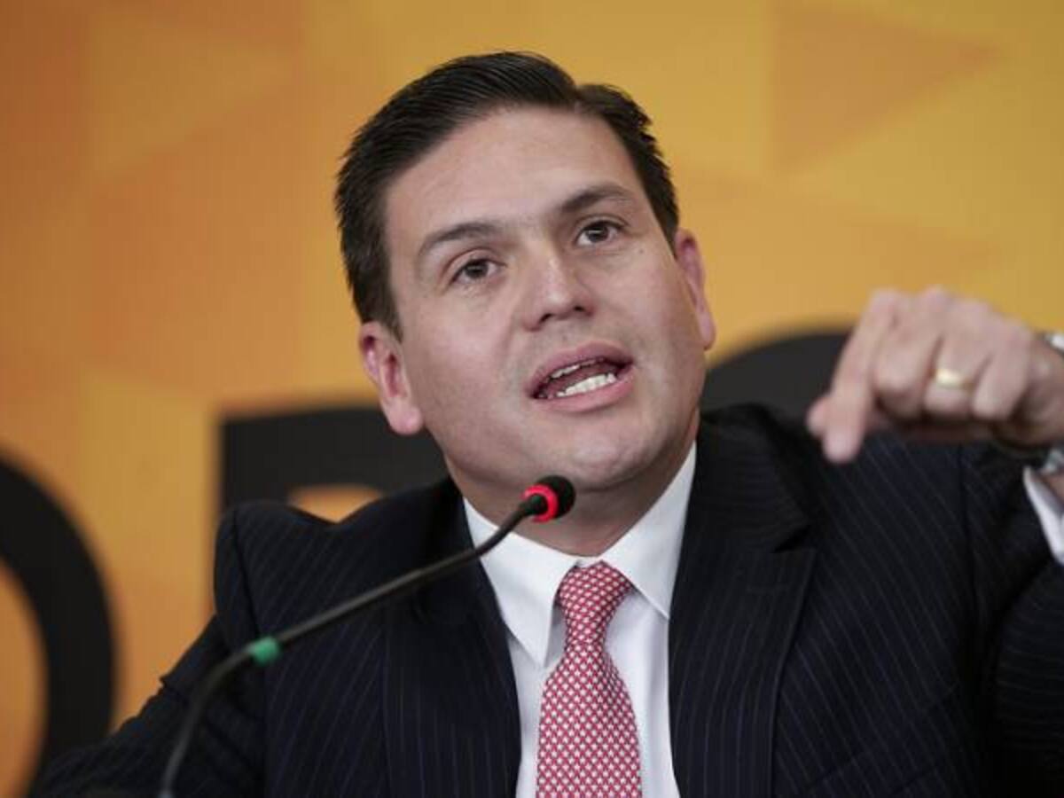 Pinzón el candidato que se ríe de sus propios memes