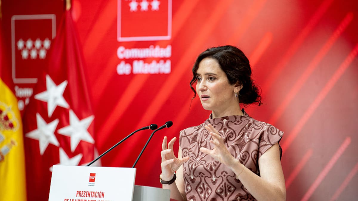 Ayuso dice que Sheinbaum y Sánchez “han puesto en peligro” a ella y a su equipo en México