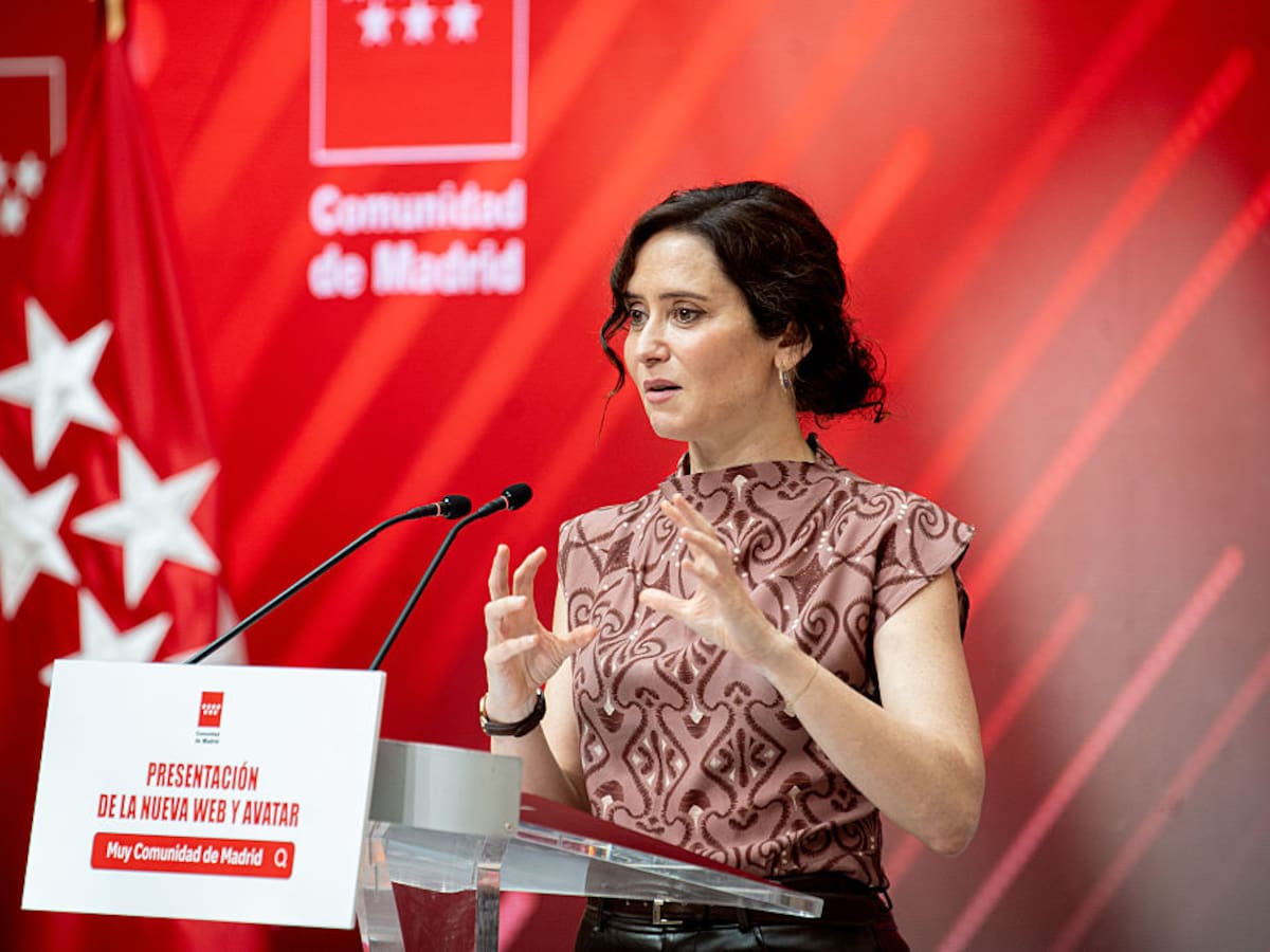 Ayuso dice que Sheinbaum y Sánchez “han puesto en peligro” a ella y a su equipo en México