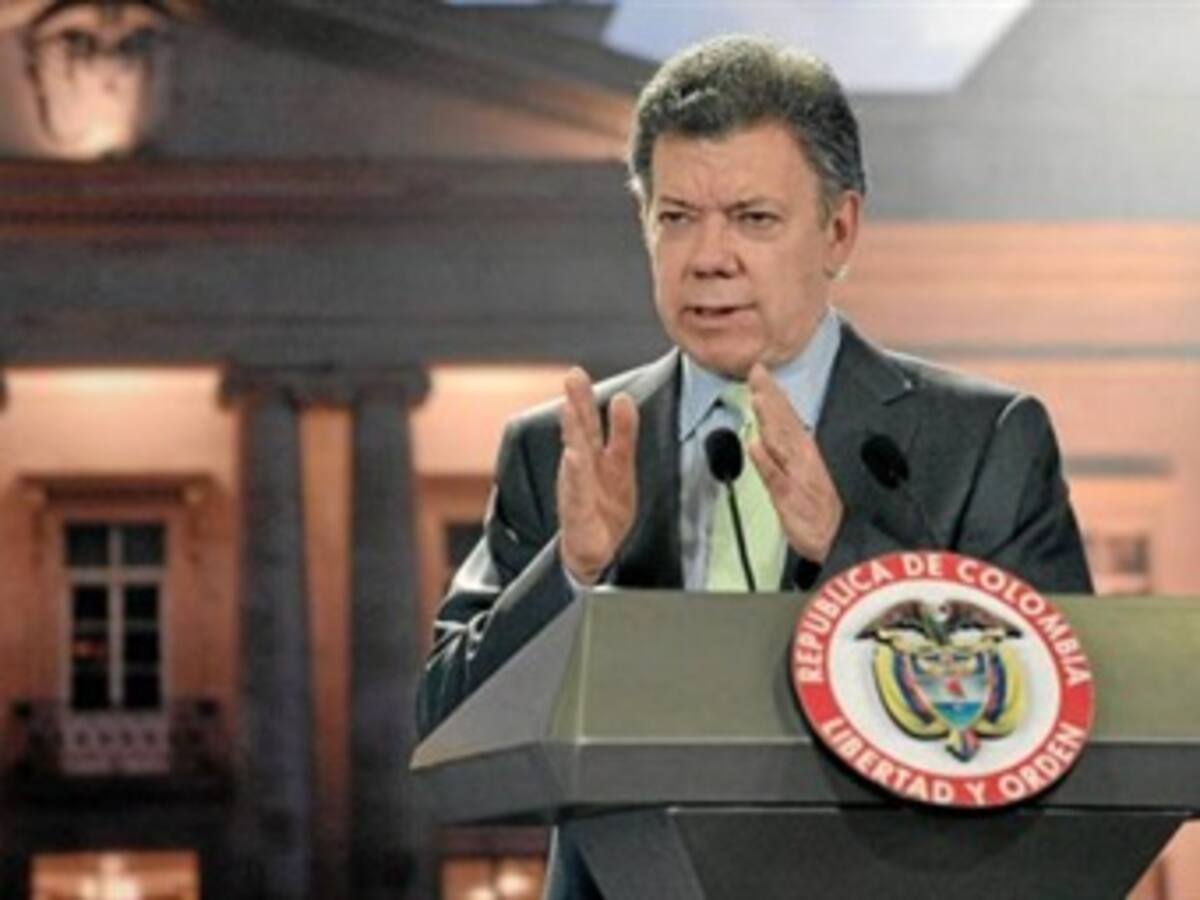 La ley hay que cumplirla en el caso de destitución de Petro: Santos