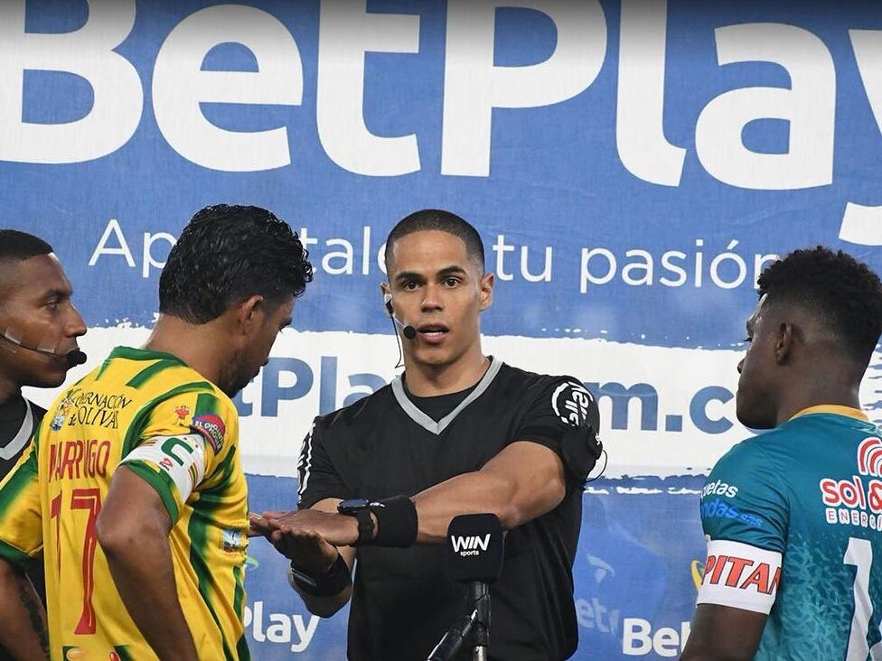 Alejandro Moncada, árbitro fuertemente criticado tras el juego Jaguares Vs. Real Cartagena / Twitter: @RealCartagena.