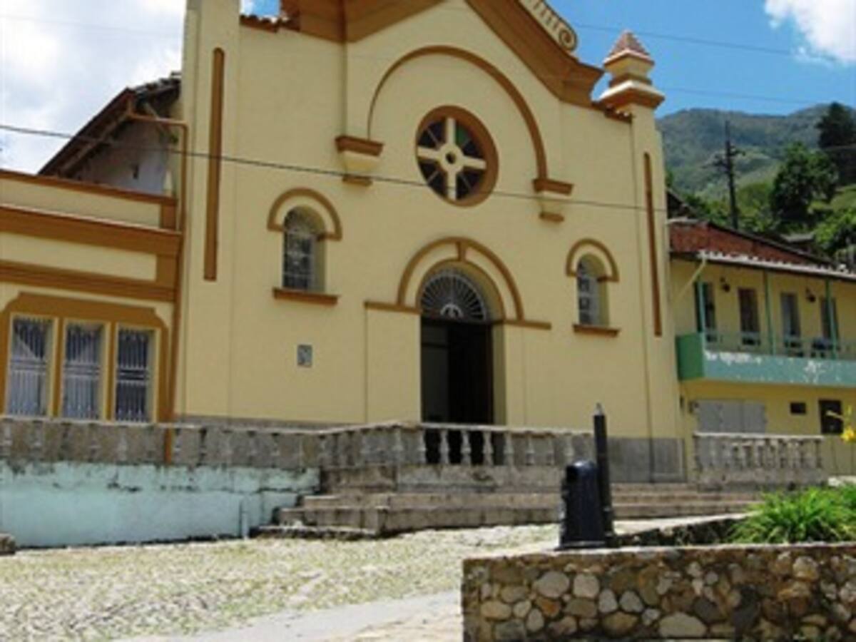 Asesinan a dos menores en una iglesia de Santo Domingo, Antioquia