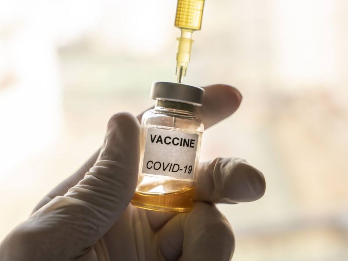 La crítica de Claudia López al Gobierno y las EPS por la vacunación