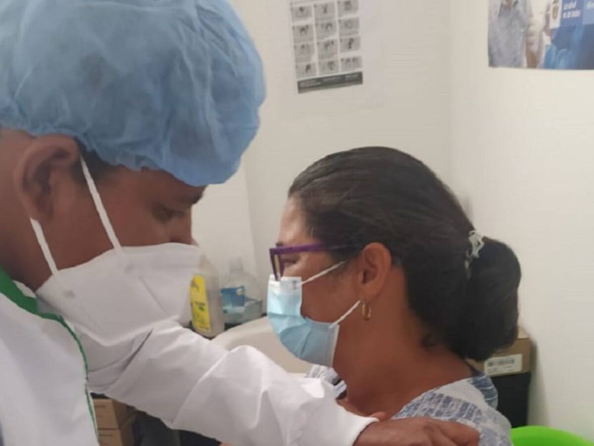 Inició vacunación para docentes de municipios de Bolívar