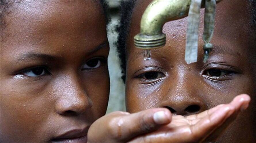 A partir de hoy, todas las empresas de acueducto del país deberán aplicar la medida por medio de la cual vía tarifa sancionarán a quien derroche agua. Foto: Colprensa