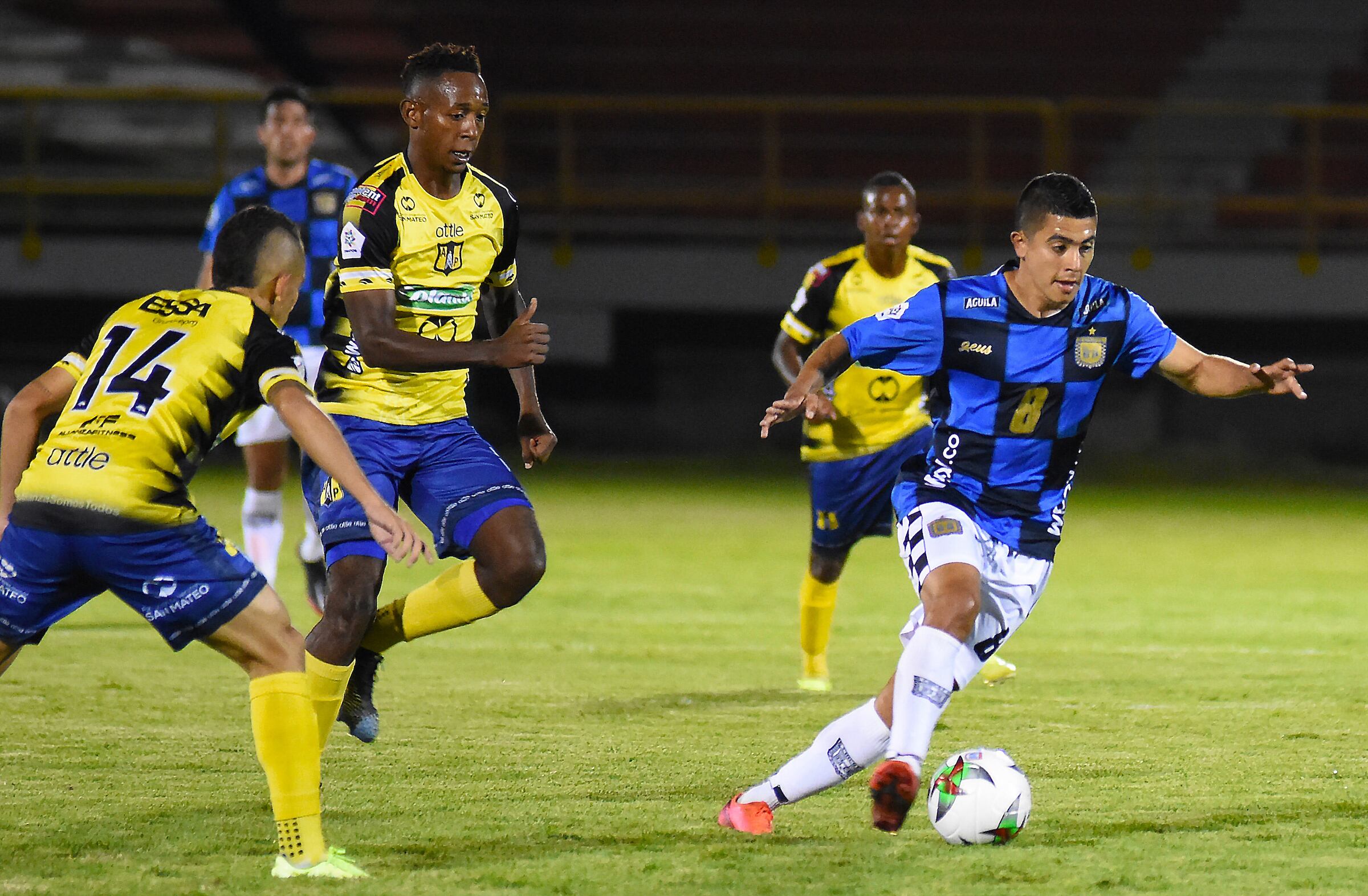 Duelo de Liga entre Boyacá Chicó y Alianza Petrolera. VizzorImage / Edward Leguizamon / Cont