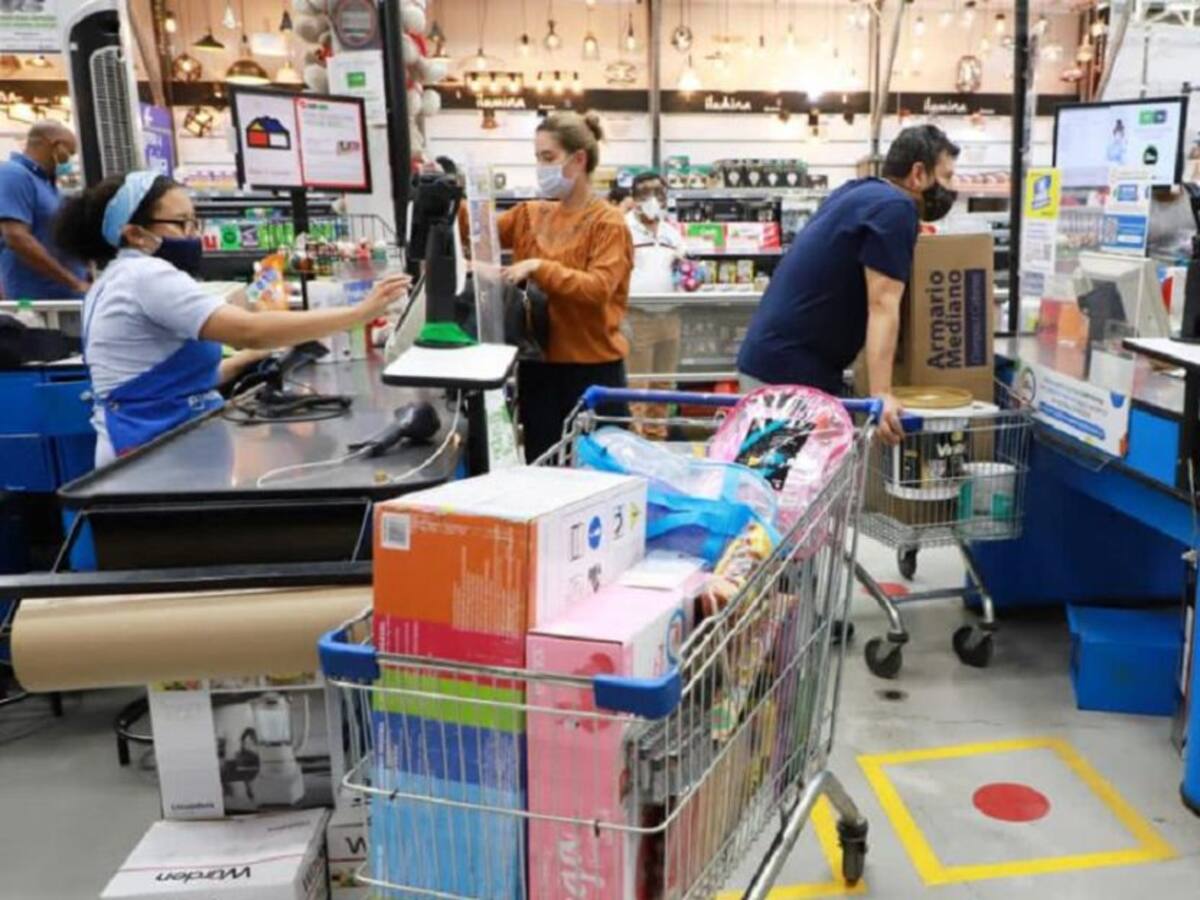 Con éxito se desarrolla el Día sin IVA en Cali