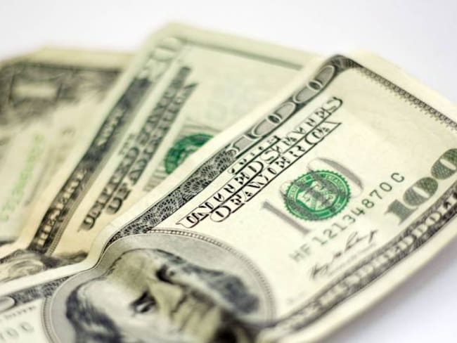 El dólar registra una fuerte caída en operaciones de este viernes
