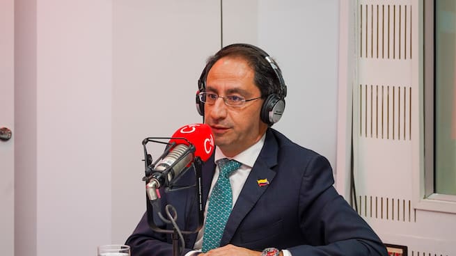 “Un atentado contra la democracia”: Restrepo arremete contra llamado de Cepeda a desobediencia civil