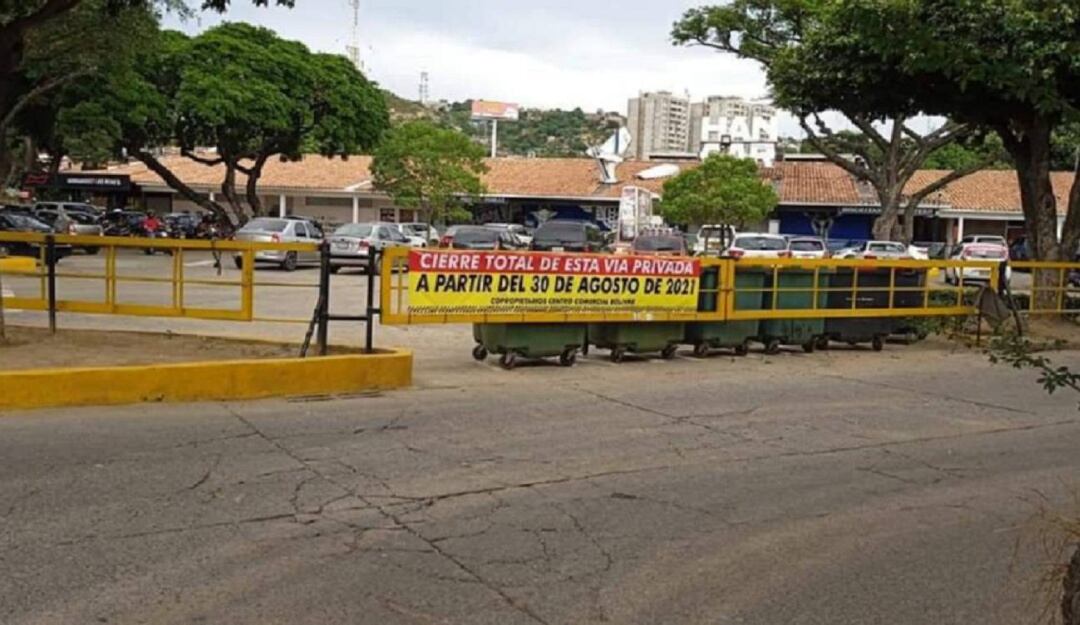Cierre de vía en Comercial Bolívar