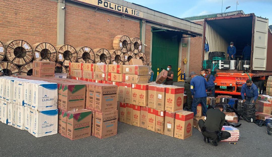La banda entraba al país mercancía ilegal de licores, cigarrillos y manufacturas. 