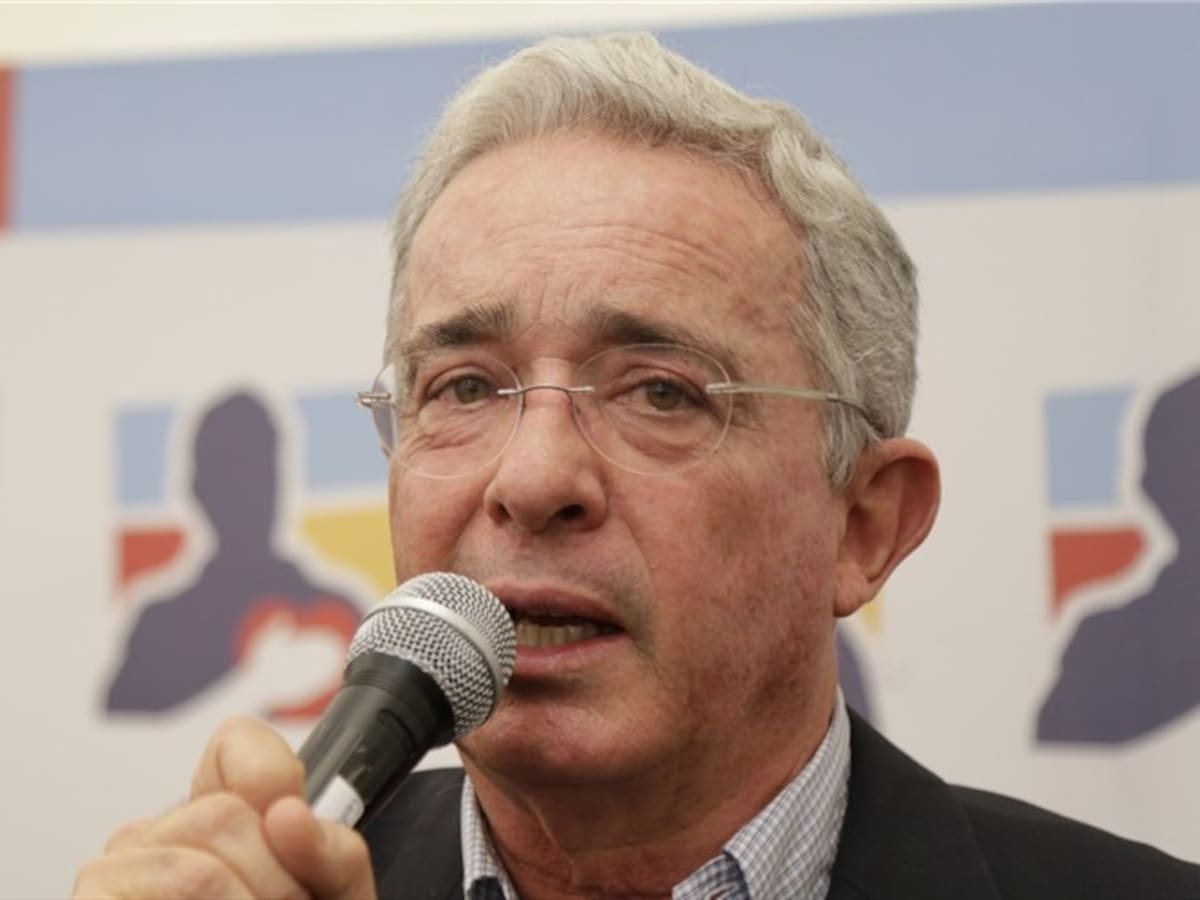 Congresistas se refieren a propuesta de Uribe sobre educación pública en Colombia