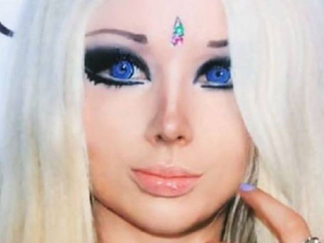 “Barbie humana” sorprende Instagram con su foto sin maquillaje