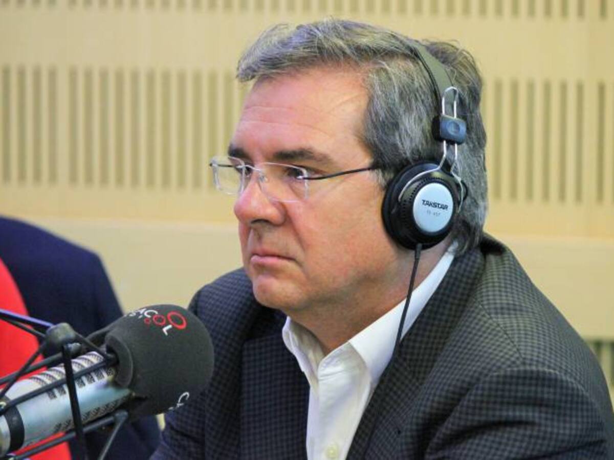 El senador Germán Varón plantea suspender negociación con el ELN