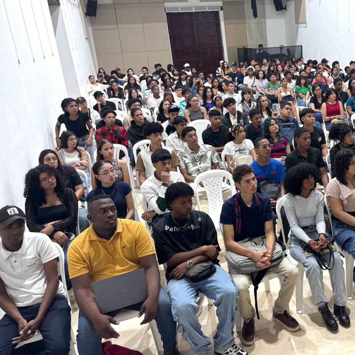 Unibac dio la bienvenida al futuro del arte, diseño y comunicación en Bolívar