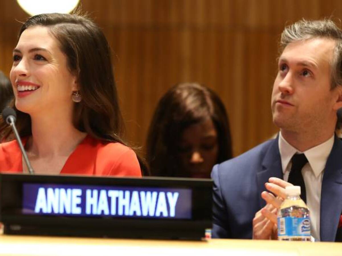 Hackers filtran fotos intimas de Anne Hathaway y su esposo