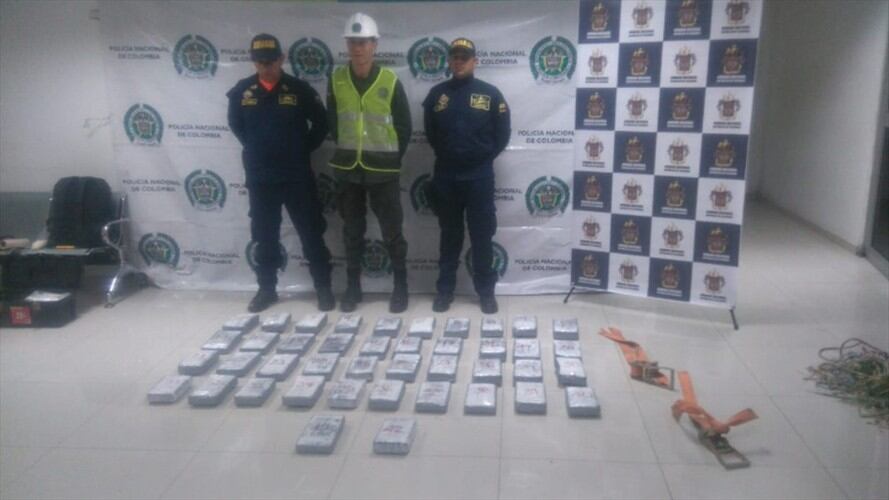 Se incautaron 41,96 kilogramos de cocaína a bordo de un buque mercante que se encontraba atracado en un Puerto de la ciudad de Barranquilla. Foto: Armada Nacional