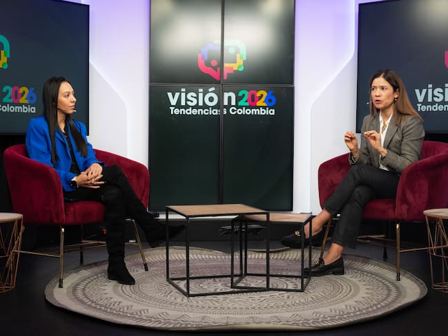 Luisa Mercado, periodista de Caracol Radio y Laura Clavijo, directora de Investigaciones Económicas, Sectoriales y de Mercado de Bancolombia. | Foto: Caracol Radio