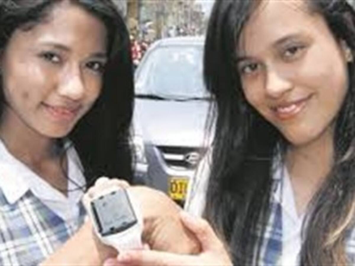 Dos estudiantes con limitaciones auditivas ganan premio Intel 2013 en Estados Unidos