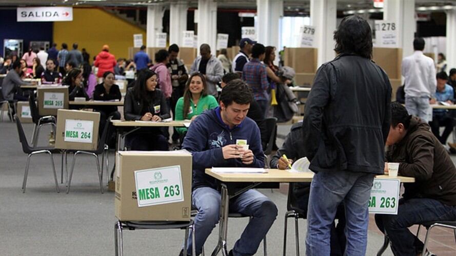 Gobierno prohíbe uso de celulares o cámaras en las mesas de votación. Foto: Colprensa