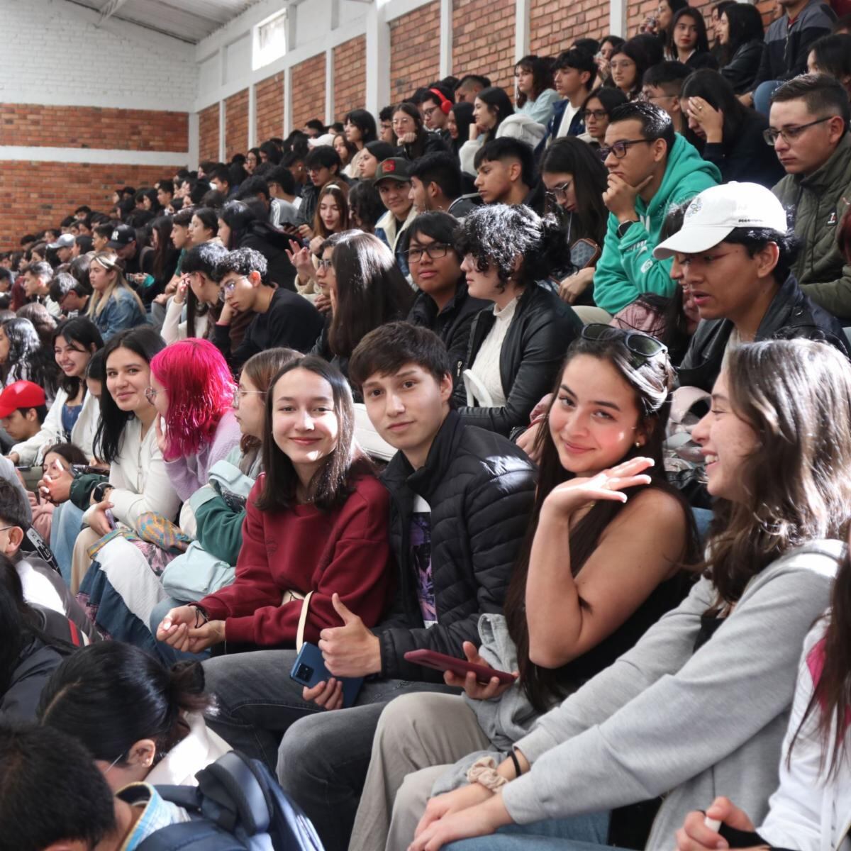 2.023 jóvenes iniciarán su formación profesional en las diferentes sedes de la universidad en modalidad presencial, y 1.692 en modalidad a distancia.