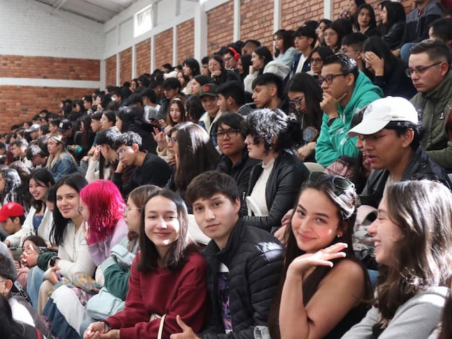 2.023 jóvenes iniciarán su formación profesional en las diferentes sedes de la universidad en modalidad presencial, y 1.692 en modalidad a distancia.