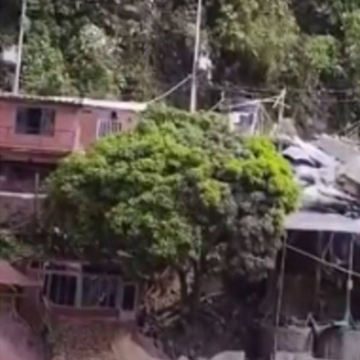 2 personas muertas y 2 desaparecidas por derrumbe de una mina en Marmato