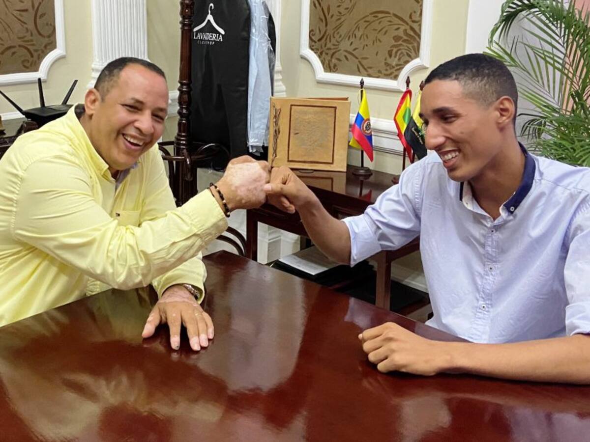 Estudiante a distancia de UdeC fue reconocido por una empresa multinacional