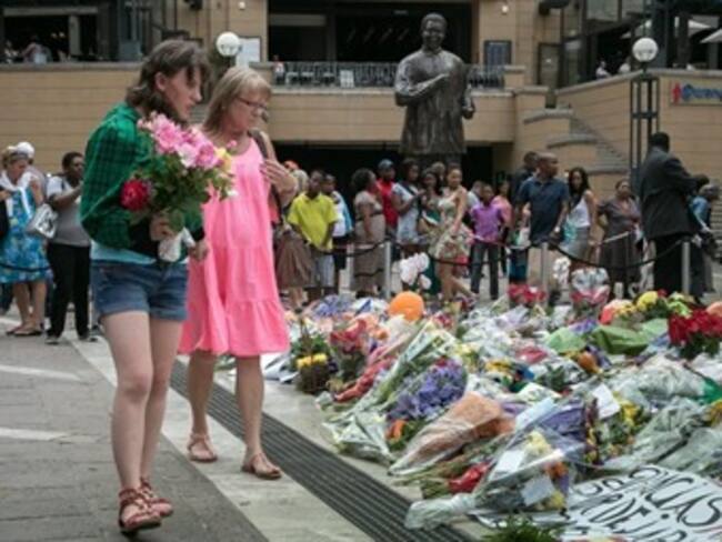 Cientos de actos siguen honrando a Mandela en cuarto día de duelo