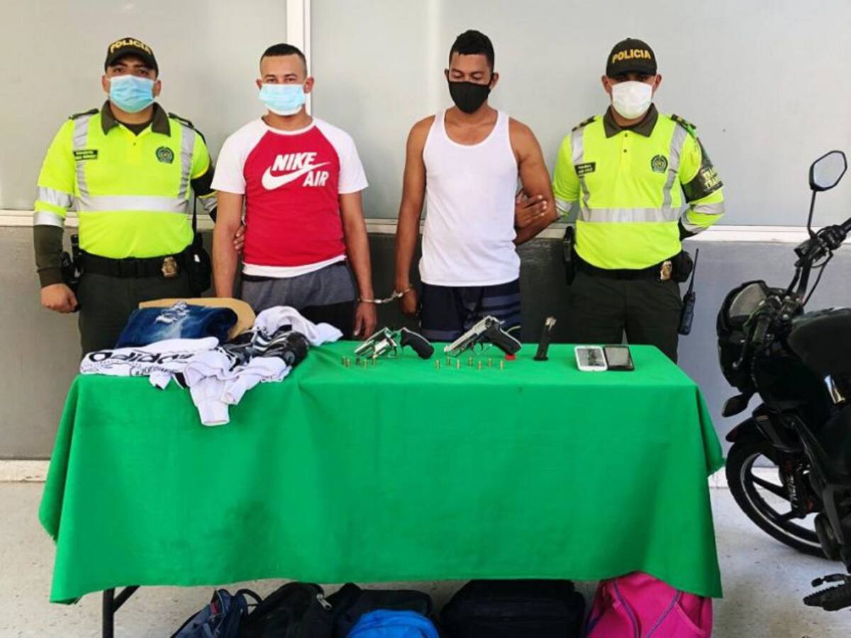 Capturan a dos hombres por robo en bus urbano en Barranquilla