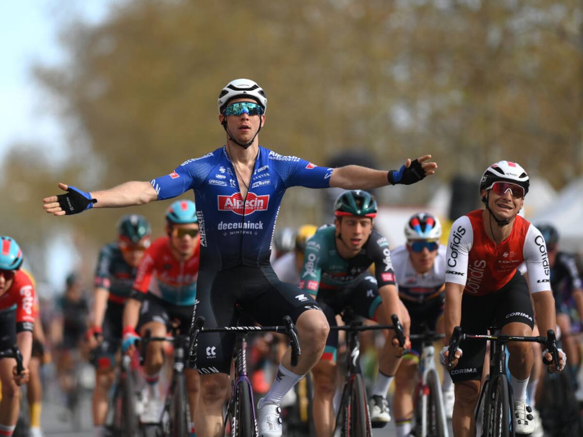 Kaden Groves repite en Cataluña; Roglic sigue liderando la Vuelta