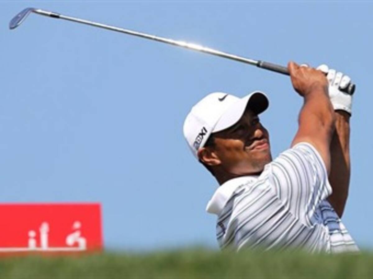 Tiger Woods escolta líderes en el Clásico de Dubai