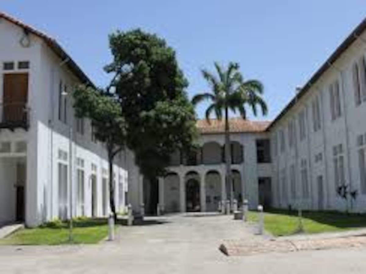 Se acerca escogencia del director de la Biblioteca Pública